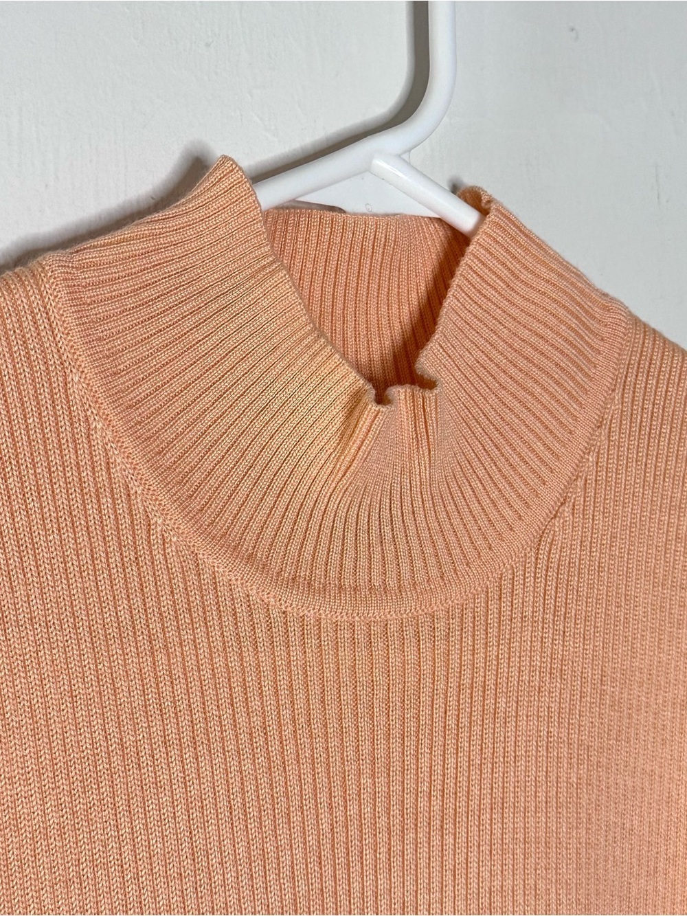 St John Peach Ribbed Mock Neck Sleeveless Wool/Silk/Cashmere Sweater M - Picture 3 of 5